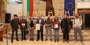 Творбите на 18 български автори намериха място в изложбата на фотосалон “Дивото”