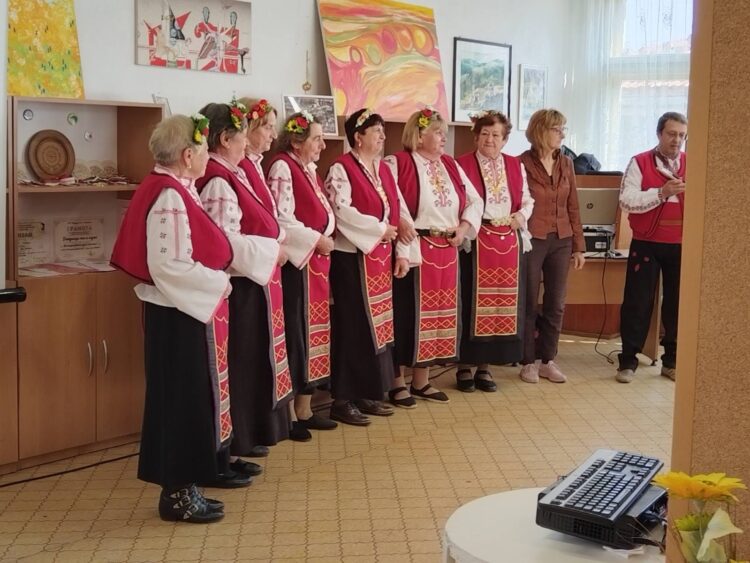 На 125 години стана читалището в Сенник