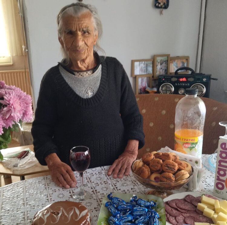 С уважението на своите съселяни и близки Иванка Рачева от с. Градище посрещна 101-я си рожден ден