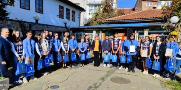 Лилия Апостолова получи “Национална диплома”, бизнессдружение “Севлиево 21 век” и Община Севлиево наградиха изявени ученици