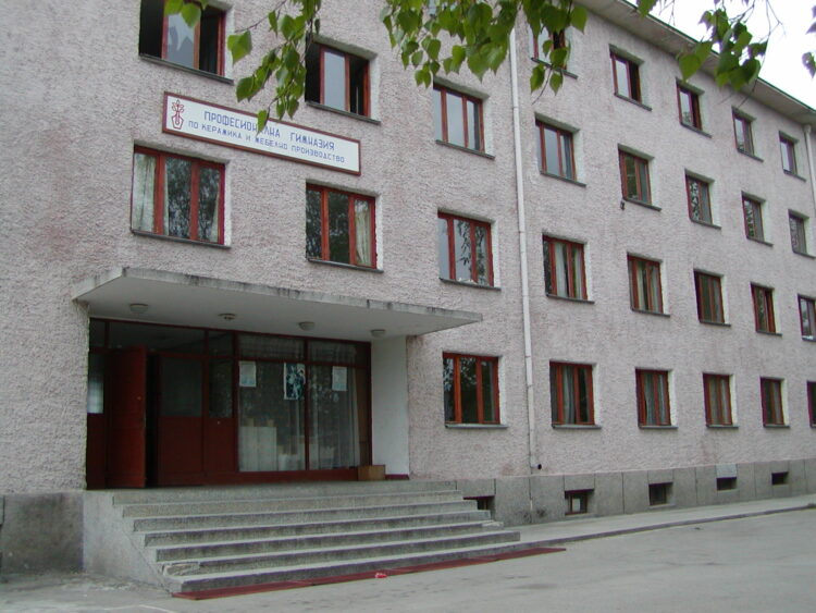 Пет фирми се борят за реконструкцията на сградата на бъдещия дом за стари хора в Севлиево