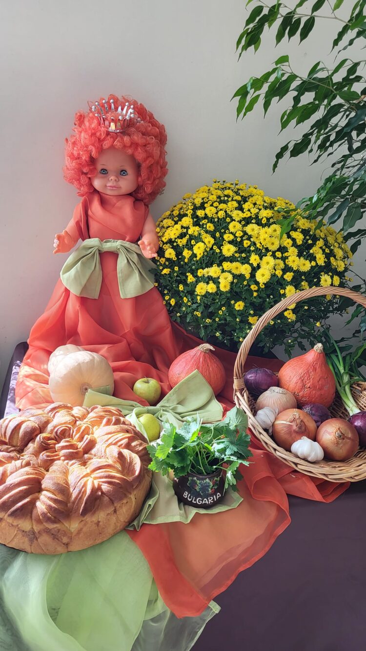 Кулинарна плетеница от хляб, лук и шарена сол си спретнаха в Крушево