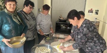 Кулинарна плетеница от хляб, лук и шарена сол си спретнаха в Крушево