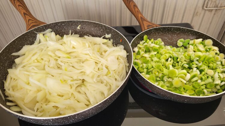 Кулинарна плетеница от хляб, лук и шарена сол си спретнаха в Крушево