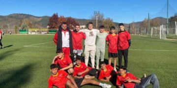 Достойни битки и важни победи за отбора ни по крикет