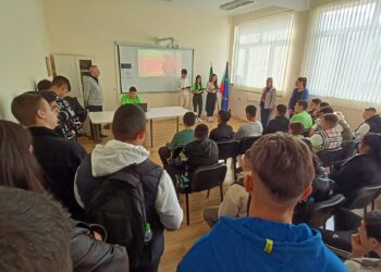 Учениците от ПГ “Марин Попов” отдадоха почит на народните будители