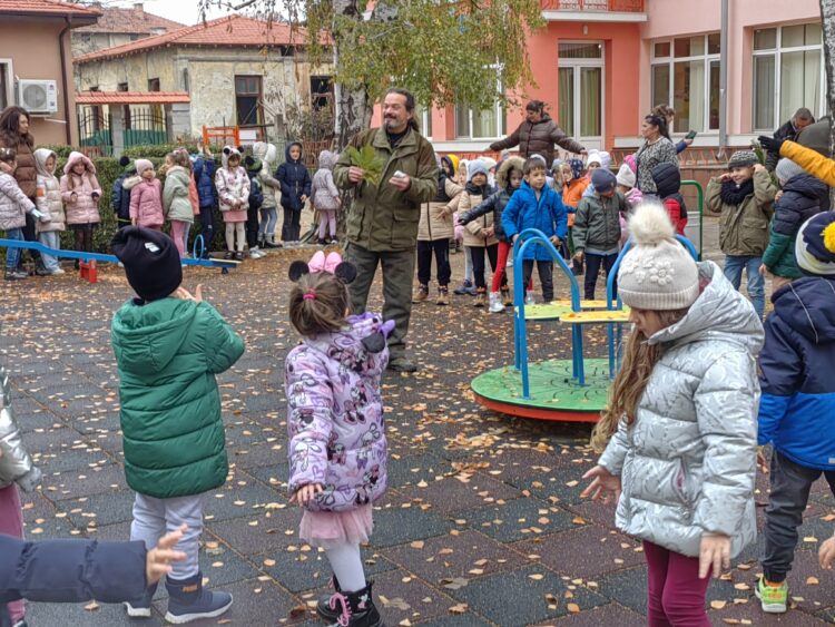 Зелена детска градина “Радост” – деца засадиха бъдеще