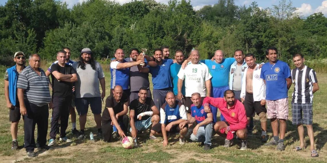 Ветерани от Шумата и Батошево играха футбол за пример на младите