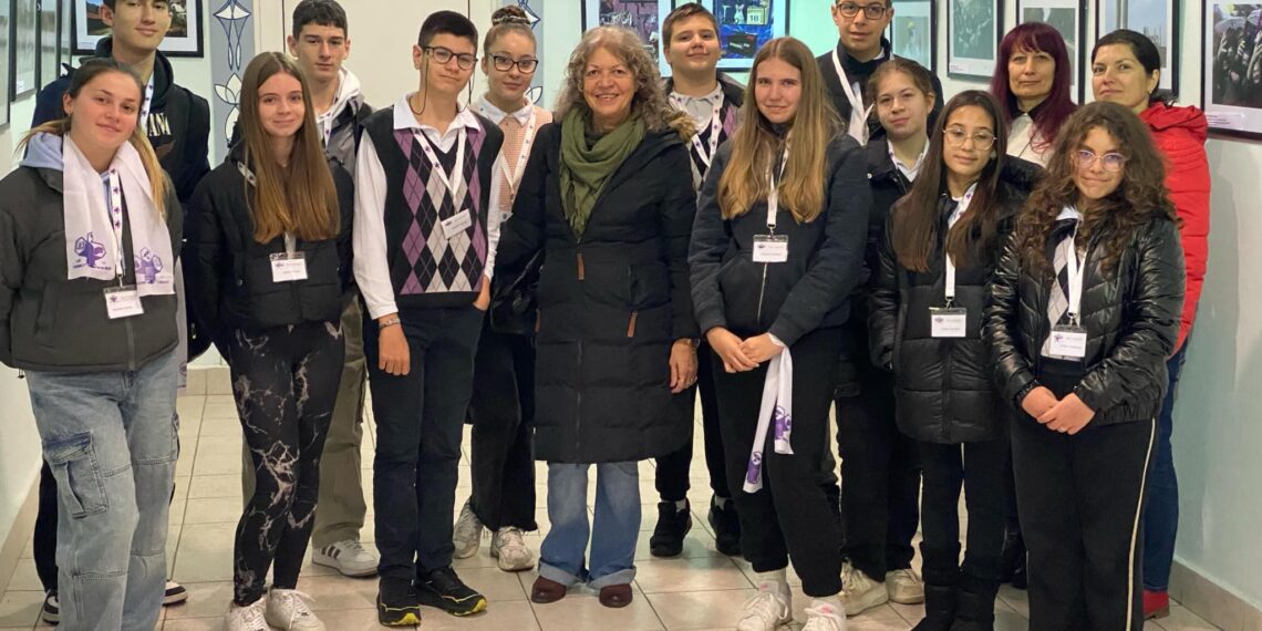 Клуб “Журналист” при СУ „Васил Левски“ на среща с фотоклуба към читалище  “Развитие”