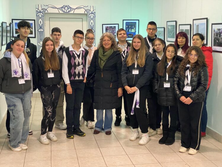 Клуб “Журналист” при СУ „Васил Левски“ на среща с фотоклуба към читалище  “Развитие”