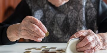 Изплащат коледните добавки на 330 000 пенсионери между 18 и 20 декември