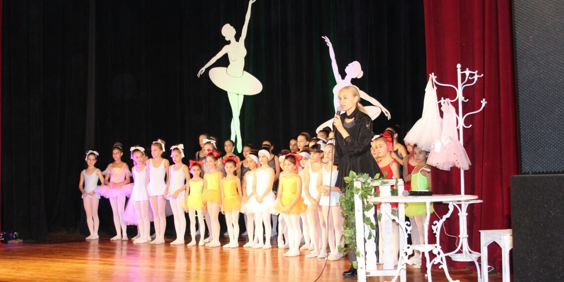 Изкуството балет презентираха с образователен концерт