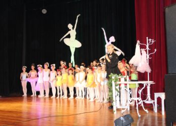 Изкуството балет презентираха с образователен концерт