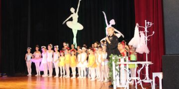 Изкуството балет презентираха с образователен концерт