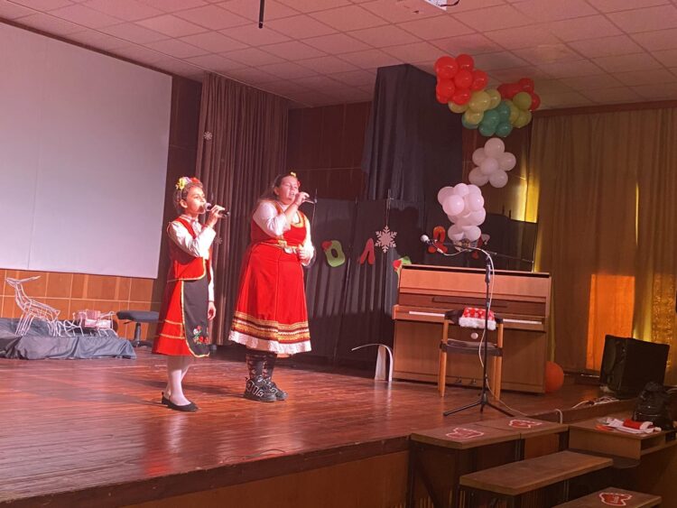 Броени дни преди празничната ваканция в СУ “Васил Левски” – песни, танци и щастие