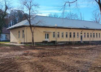 30 млади дръвчета бяха посадени в парка на МБАЛ “Д-р Стойчо Христов”