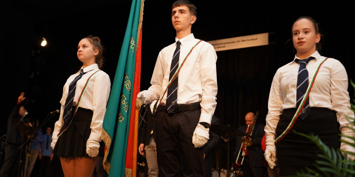 Когато познаваш своето минало и завещаните от него завети, тогава отправяш поглед към бъдещето с гордост