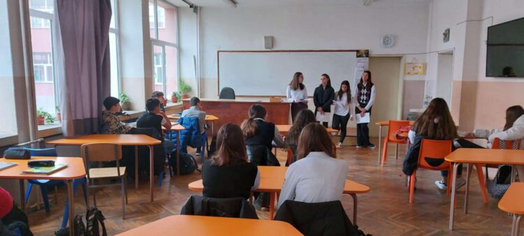 Учениците от СУ “Васил Левски” с интерес за причините и заболяването с ХИВ/СПИН