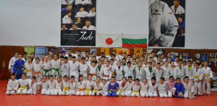 25 състезатели с 25 медала от регионален Коледен турнир по джудо