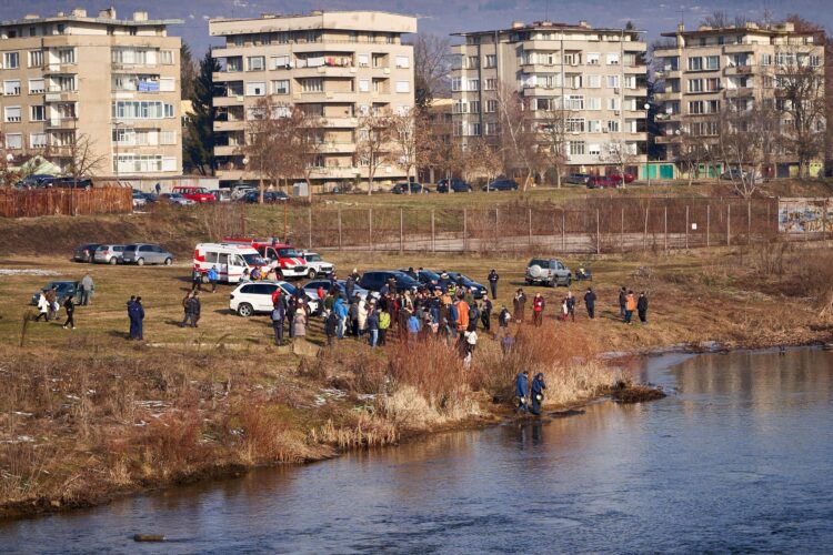 Симеон Спасов спаси Богоявленския кръст за пети път