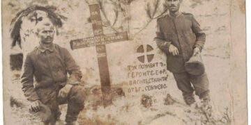 Противогаз за кон, козметичен несесер, тапициран с кожа от питон, еротични снимки от миналия век и още много интересни експонати показват в Хаджистояновото училище