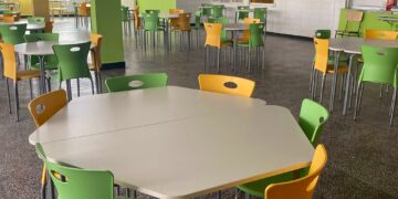 Училищната столова на СУ  “Васил Левски” – уютно пространство за хранене и споделени моменти