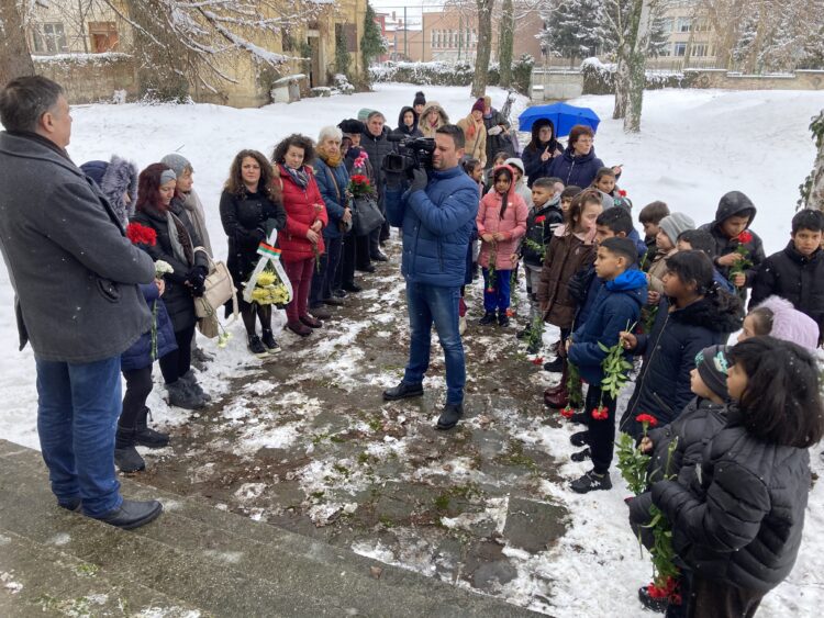 152 години от обесването на Васил Левски. Ученици се поклониха пред паметта му