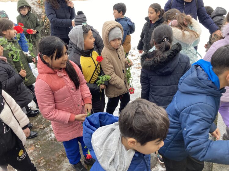 152 години от обесването на Васил Левски. Ученици се поклониха пред паметта му