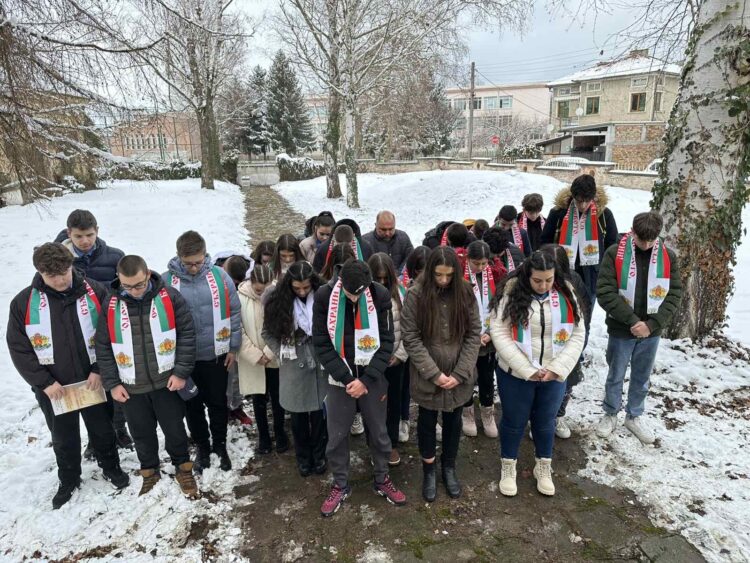 152 години от обесването на Васил Левски. Ученици се поклониха пред паметта му