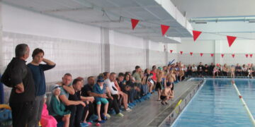 Силен интерес от малки и големи към областното по плуване