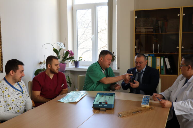 “Идеал Стандарт – Видима” дари прецизно оборудване за операционен блок на МБАЛ “Д-р Тота Венкова”