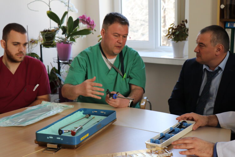 “Идеал Стандарт – Видима” дари прецизно оборудване за операционен блок на МБАЛ “Д-р Тота Венкова”