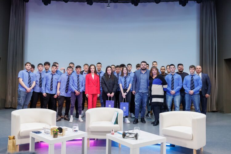 Ученици от областта се запознаха с най-новите тенденции в AI и дигиталното съдържание