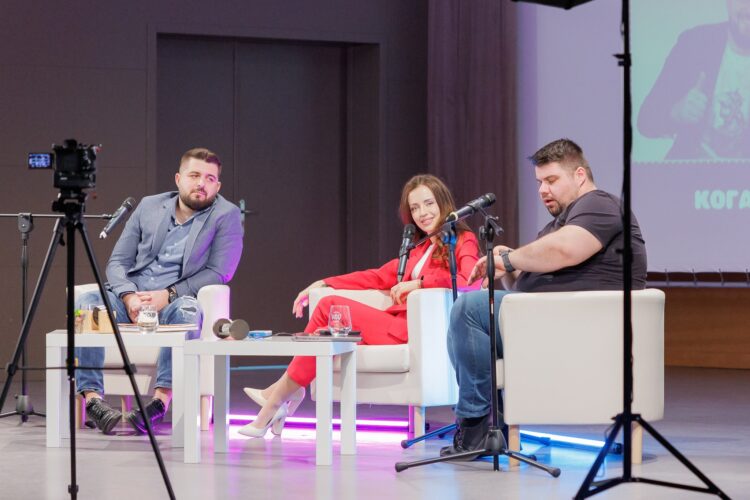 Ученици от областта се запознаха с най-новите тенденции в AI и дигиталното съдържание