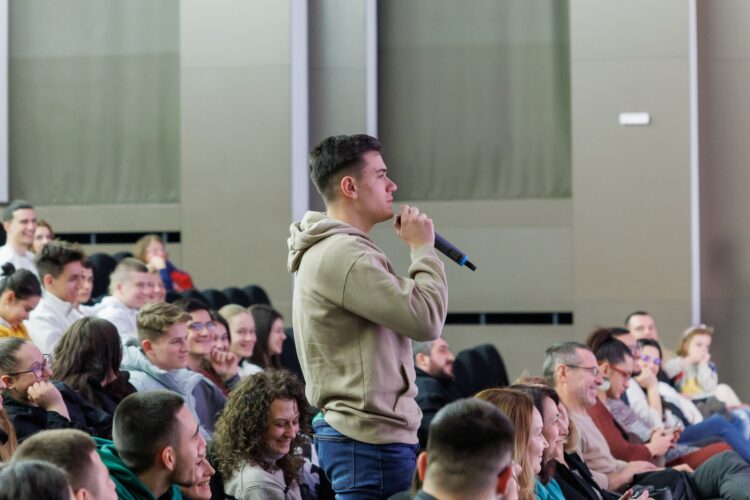 Ученици от областта се запознаха с най-новите тенденции в AI и дигиталното съдържание