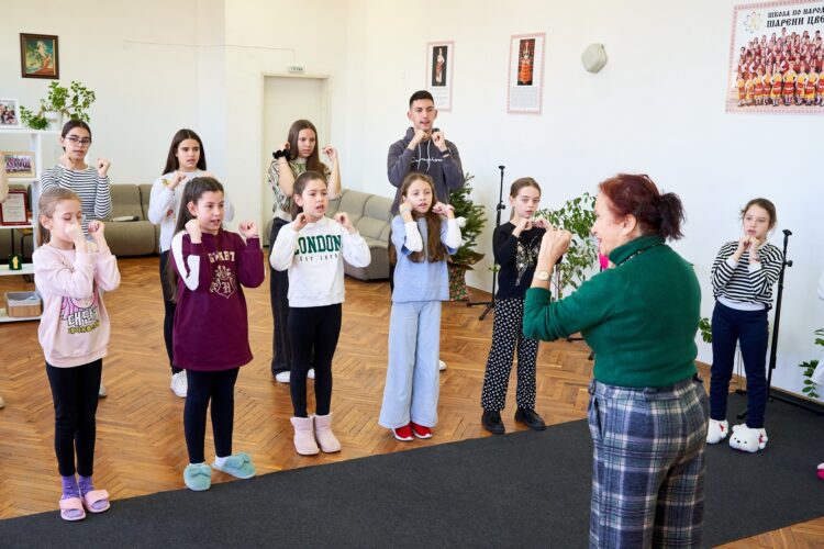 В майсторски клас по вокална техника проф. Сребра Михалева обучи певците