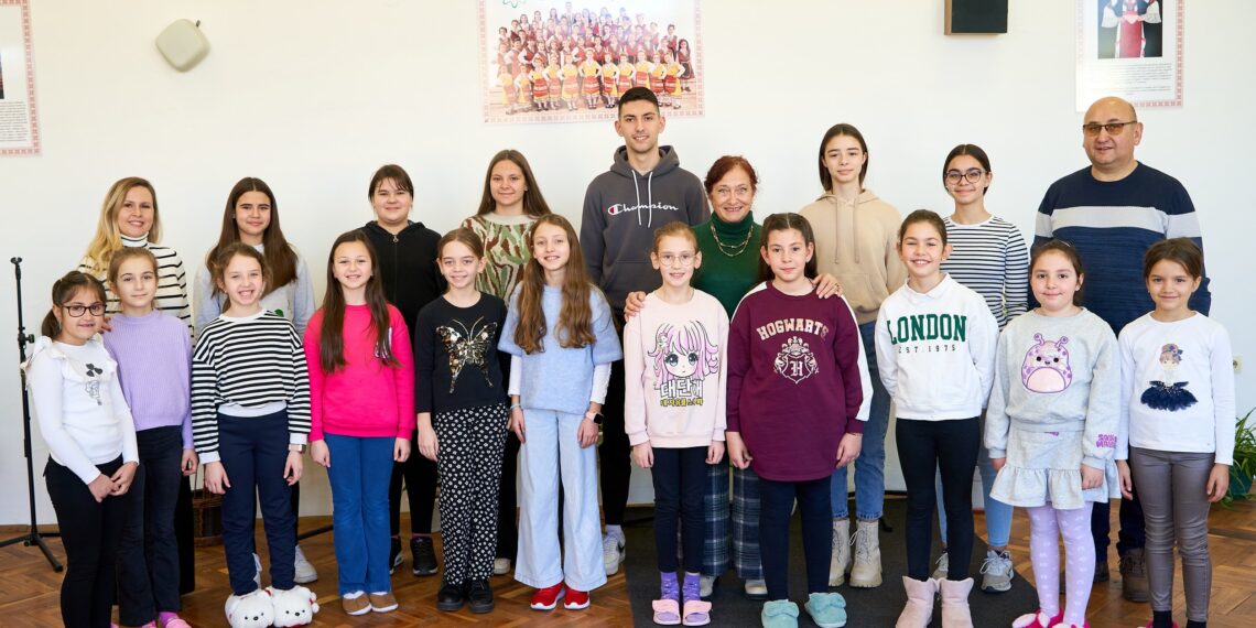 В майсторски клас по вокална техника проф. Сребра Михалева обучи певците