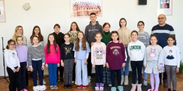 В майсторски клас по вокална техника проф. Сребра Михалева обучи певците