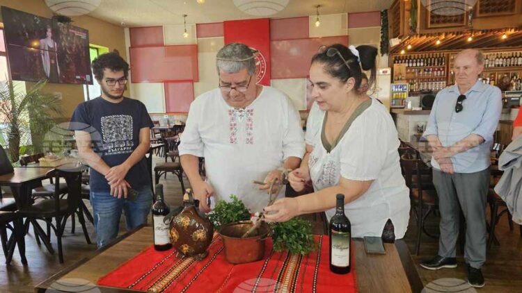 Севлиевката Зорница Антонова организира празнуването на Трифон Зарезан в Сао Пауло