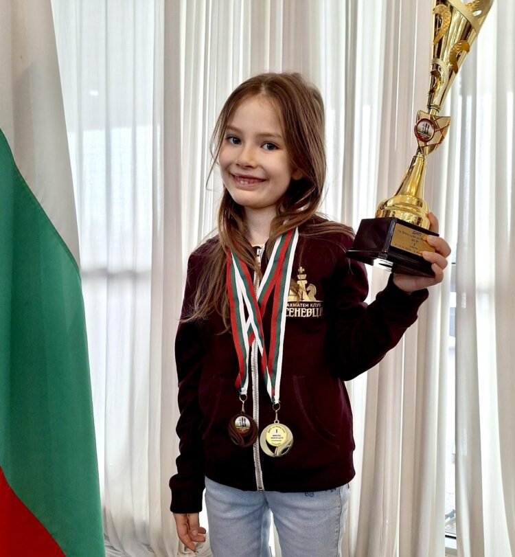 8-годишната Габриела Монева е шампион на България по шахмат