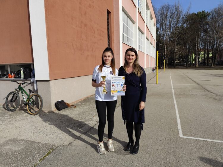 Отборите на ОУ “Ст. Пешев” и  ПГМЕТ “Ген. Ив. Бъчваров” – победители в общинския етап от състезание по безопасност на движението