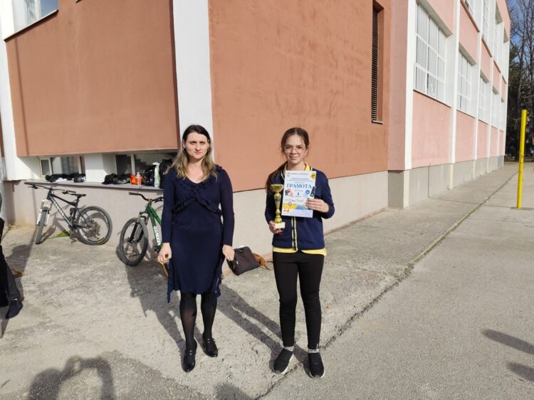 Отборите на ОУ “Ст. Пешев” и  ПГМЕТ “Ген. Ив. Бъчваров” – победители в общинския етап от състезание по безопасност на движението