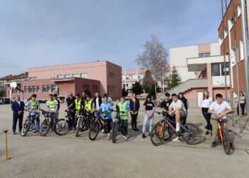 Отборите на ОУ “Ст. Пешев” и  ПГМЕТ “Ген. Ив. Бъчваров” – победители в общинския етап от състезание по безопасност на движението