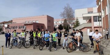 Отборите на ОУ “Ст. Пешев” и  ПГМЕТ “Ген. Ив. Бъчваров” – победители в общинския етап от състезание по безопасност на движението