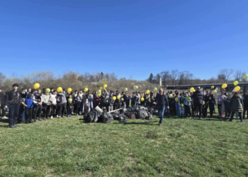 50 биоразградими балона полетяха над почистените речни брегове