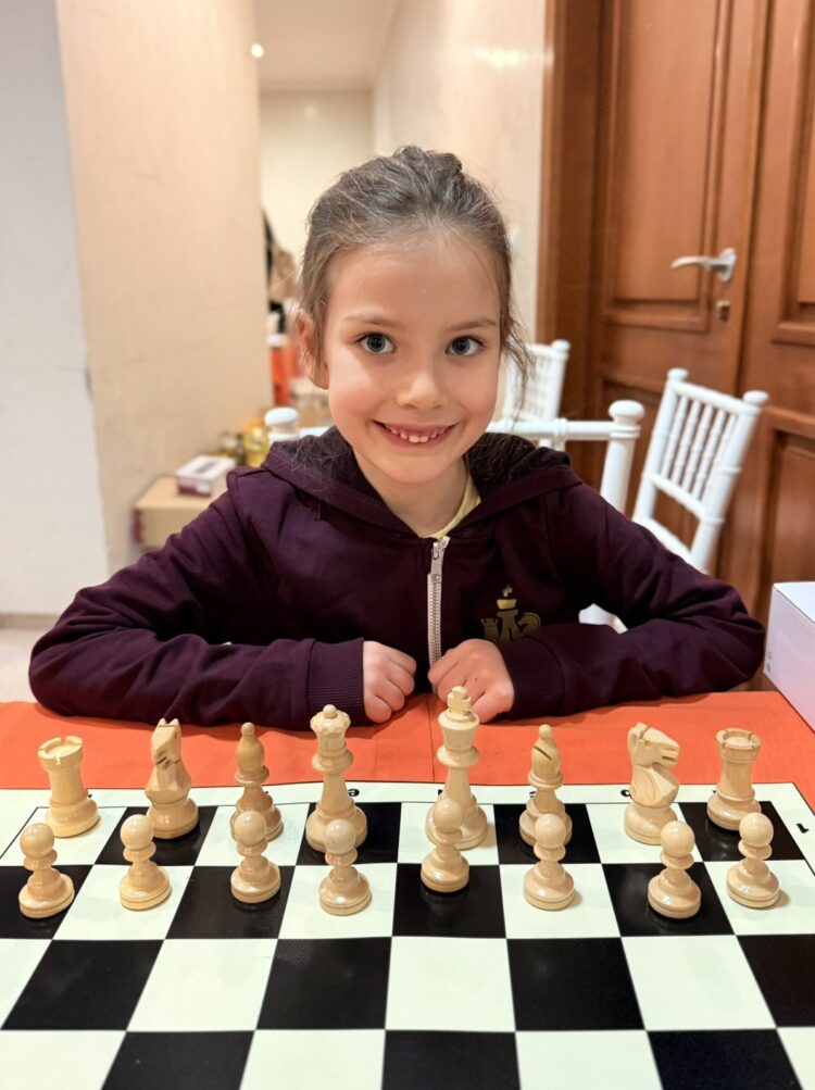 8-годишната Габриела Монева е шампион на България по шахмат
