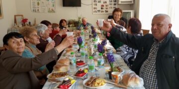 С песен и танц отбелязаха 8 март в с. П. Славейков