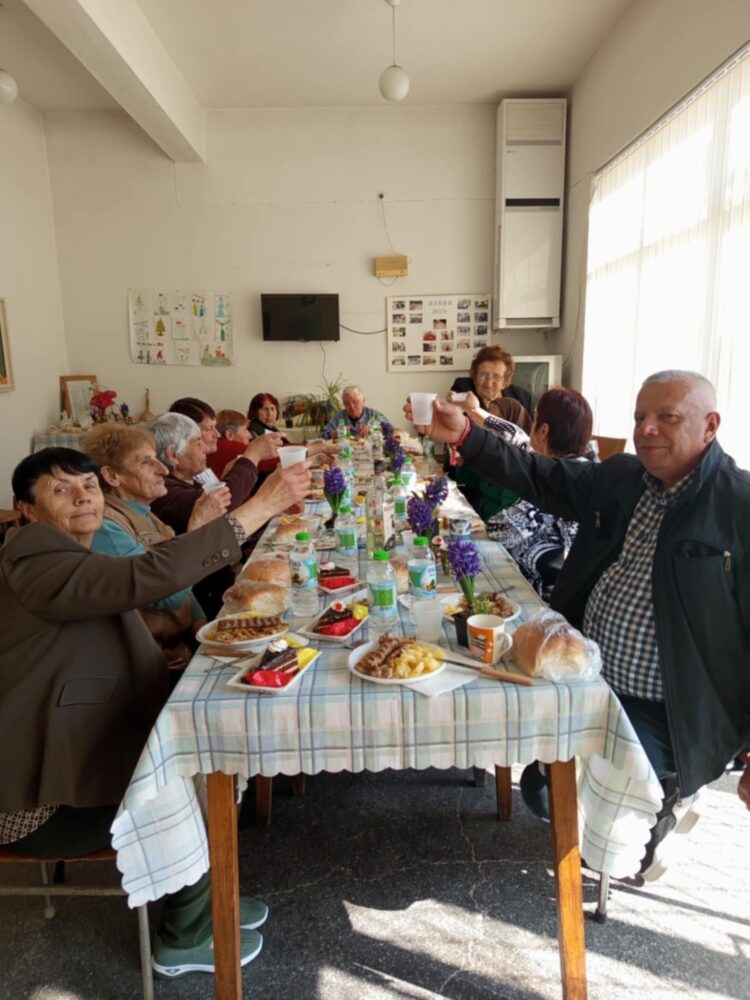 С песен и танц отбелязаха 8 март в с. П. Славейков