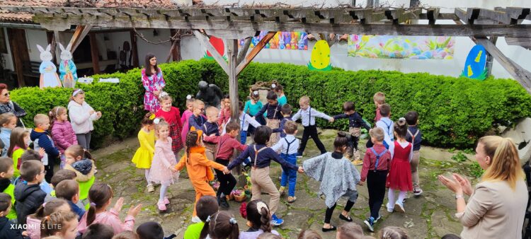 Шарен Великден с децата от група „Барбарони“