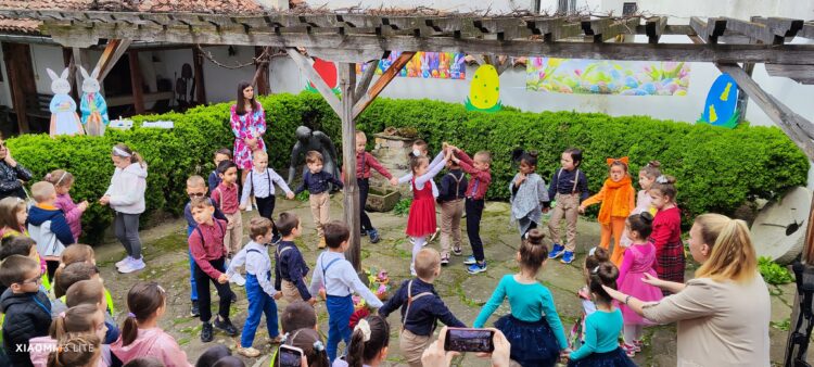 Шарен Великден с децата от група „Барбарони“